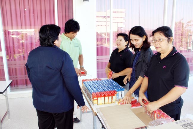 โครงการพัฒนาบุคลิกภาพของการเป็นครูวันเสาร์ที่ 26 มกราคม 2556 ณ หอประชุมปาริชาต มหาวิทยาลัยทักษิณ โดย รศ.มัณฑรา ธรรมบุศย์ : วิทยากร ภาพที่ 10