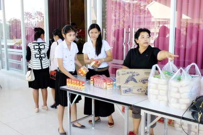 โครงการพัฒนาบุคลิกภาพของการเป็นครูวันเสาร์ที่ 26 มกราคม 2556 ณ หอประชุมปาริชาต มหาวิทยาลัยทักษิณ โดย รศ.มัณฑรา ธรรมบุศย์ : วิทยากร ภาพที่ 14