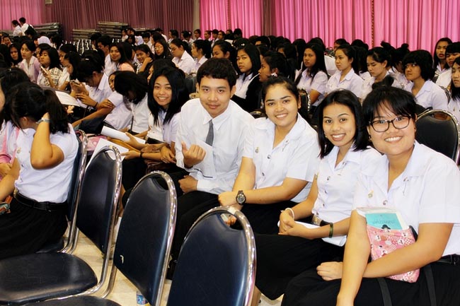 โครงการพัฒนาบุคลิกภาพของการเป็นครูวันเสาร์ที่ 26 มกราคม 2556 ณ หอประชุมปาริชาต มหาวิทยาลัยทักษิณ โดย รศ.มัณฑรา ธรรมบุศย์ : วิทยากร ภาพที่ 18