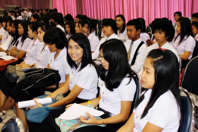โครงการพัฒนาบุคลิกภาพของการเป็นครูวันเสาร์ที่ 26 มกราคม 2556 ณ หอประชุมปาริชาต มหาวิทยาลัยทักษิณ โดย รศ.มัณฑรา ธรรมบุศย์ : วิทยากร ภาพที่ 19