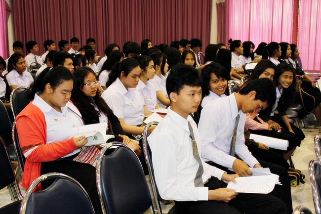 โครงการพัฒนาบุคลิกภาพของการเป็นครูวันเสาร์ที่ 26 มกราคม 2556 ณ หอประชุมปาริชาต มหาวิทยาลัยทักษิณ โดย รศ.มัณฑรา ธรรมบุศย์ : วิทยากร ภาพที่ 21
