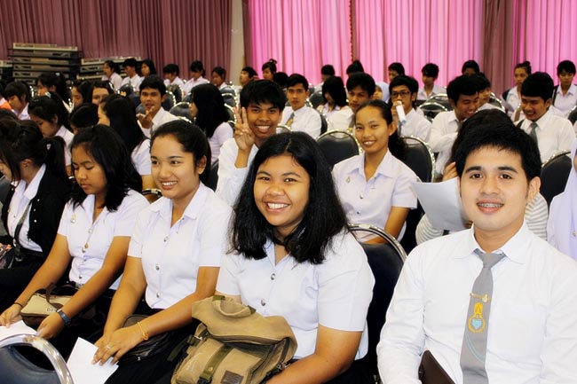 โครงการพัฒนาบุคลิกภาพของการเป็นครูวันเสาร์ที่ 26 มกราคม 2556 ณ หอประชุมปาริชาต มหาวิทยาลัยทักษิณ โดย รศ.มัณฑรา ธรรมบุศย์ : วิทยากร ภาพที่ 23