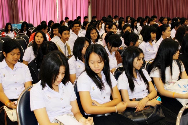 โครงการพัฒนาบุคลิกภาพของการเป็นครูวันเสาร์ที่ 26 มกราคม 2556 ณ หอประชุมปาริชาต มหาวิทยาลัยทักษิณ โดย รศ.มัณฑรา ธรรมบุศย์ : วิทยากร ภาพที่ 24