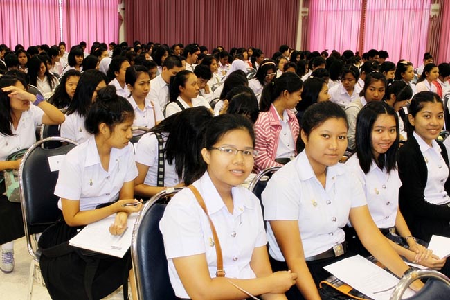 โครงการพัฒนาบุคลิกภาพของการเป็นครูวันเสาร์ที่ 26 มกราคม 2556 ณ หอประชุมปาริชาต มหาวิทยาลัยทักษิณ โดย รศ.มัณฑรา ธรรมบุศย์ : วิทยากร ภาพที่ 25