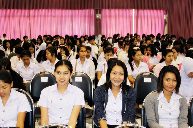 โครงการพัฒนาบุคลิกภาพของการเป็นครูวันเสาร์ที่ 26 มกราคม 2556 ณ หอประชุมปาริชาต มหาวิทยาลัยทักษิณ โดย รศ.มัณฑรา ธรรมบุศย์ : วิทยากร ภาพที่ 26