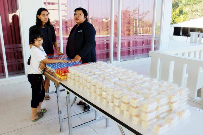 โครงการพัฒนาบุคลิกภาพของการเป็นครูวันเสาร์ที่ 26 มกราคม 2556 ณ หอประชุมปาริชาต มหาวิทยาลัยทักษิณ โดย รศ.มัณฑรา ธรรมบุศย์ : วิทยากร ภาพที่ 34