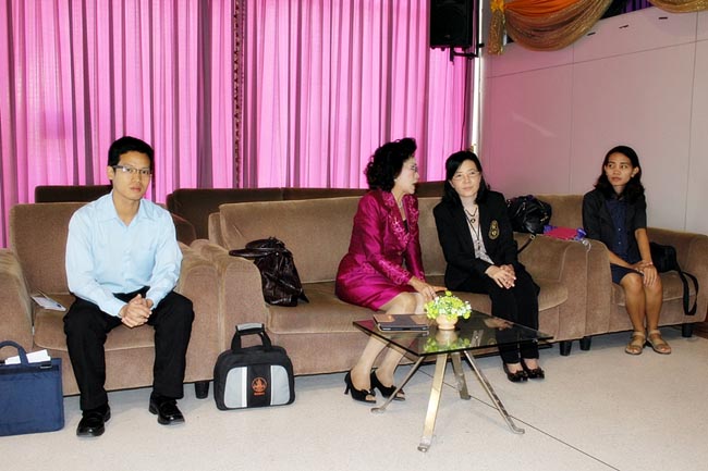โครงการพัฒนาบุคลิกภาพของการเป็นครูวันเสาร์ที่ 26 มกราคม 2556 ณ หอประชุมปาริชาต มหาวิทยาลัยทักษิณ โดย รศ.มัณฑรา ธรรมบุศย์ : วิทยากร ภาพที่ 42
