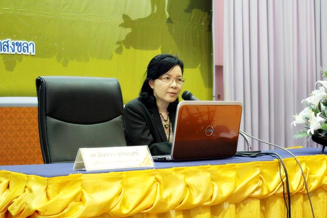 โครงการพัฒนาบุคลิกภาพของการเป็นครูวันเสาร์ที่ 26 มกราคม 2556 ณ หอประชุมปาริชาต มหาวิทยาลัยทักษิณ โดย รศ.มัณฑรา ธรรมบุศย์ : วิทยากร ภาพที่ 47