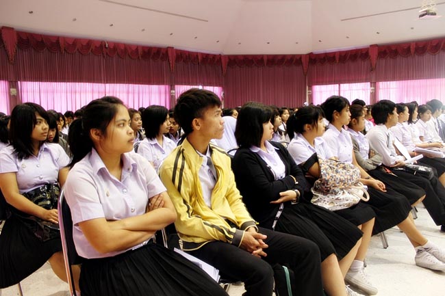 โครงการพัฒนาบุคลิกภาพของการเป็นครูวันเสาร์ที่ 26 มกราคม 2556 ณ หอประชุมปาริชาต มหาวิทยาลัยทักษิณ โดย รศ.มัณฑรา ธรรมบุศย์ : วิทยากร ภาพที่ 51