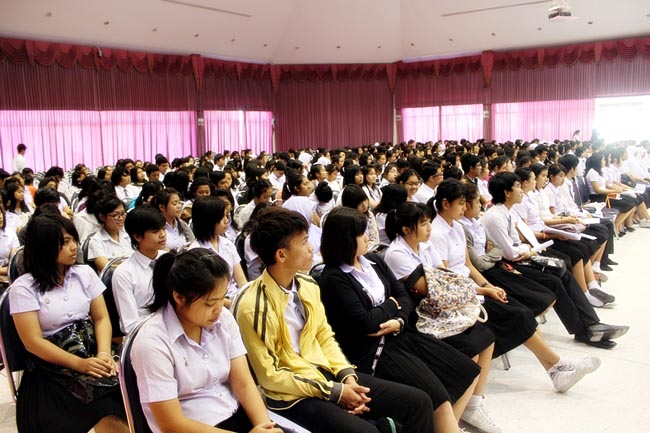 โครงการพัฒนาบุคลิกภาพของการเป็นครูวันเสาร์ที่ 26 มกราคม 2556 ณ หอประชุมปาริชาต มหาวิทยาลัยทักษิณ โดย รศ.มัณฑรา ธรรมบุศย์ : วิทยากร ภาพที่ 52