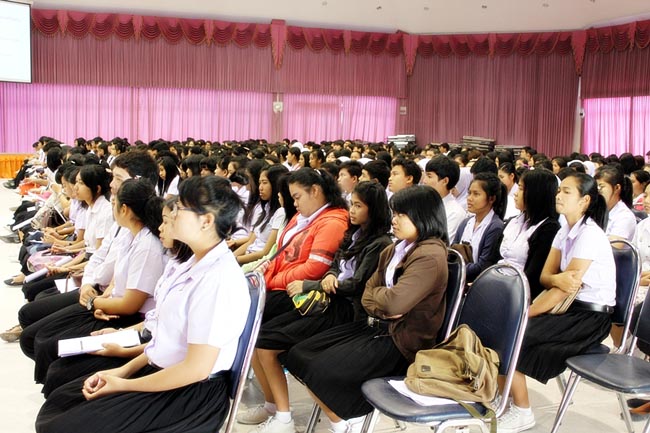 โครงการพัฒนาบุคลิกภาพของการเป็นครูวันเสาร์ที่ 26 มกราคม 2556 ณ หอประชุมปาริชาต มหาวิทยาลัยทักษิณ โดย รศ.มัณฑรา ธรรมบุศย์ : วิทยากร ภาพที่ 55