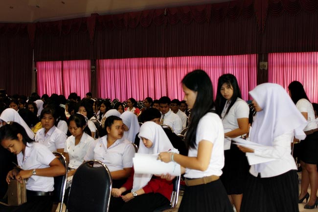 โครงการพัฒนาบุคลิกภาพของการเป็นครูวันเสาร์ที่ 26 มกราคม 2556 ณ หอประชุมปาริชาต มหาวิทยาลัยทักษิณ โดย รศ.มัณฑรา ธรรมบุศย์ : วิทยากร ภาพที่ 61