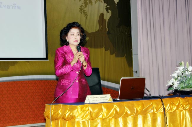 โครงการพัฒนาบุคลิกภาพของการเป็นครูวันเสาร์ที่ 26 มกราคม 2556 ณ หอประชุมปาริชาต มหาวิทยาลัยทักษิณ โดย รศ.มัณฑรา ธรรมบุศย์ : วิทยากร ภาพที่ 69
