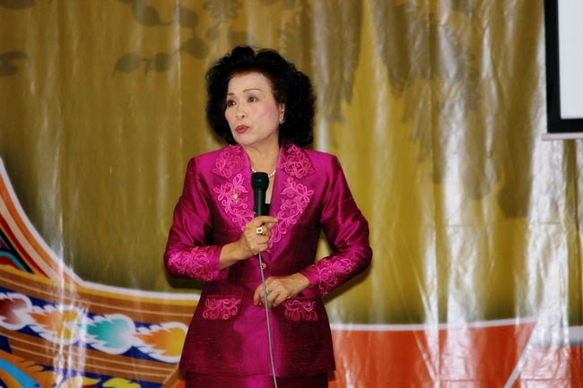 โครงการพัฒนาบุคลิกภาพของการเป็นครูวันเสาร์ที่ 26 มกราคม 2556 ณ หอประชุมปาริชาต มหาวิทยาลัยทักษิณ โดย รศ.มัณฑรา ธรรมบุศย์ : วิทยากร ภาพที่ 81