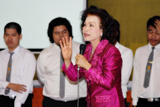 โครงการพัฒนาบุคลิกภาพของการเป็นครูวันเสาร์ที่ 26 มกราคม 2556 ณ หอประชุมปาริชาต มหาวิทยาลัยทักษิณ โดย รศ.มัณฑรา ธรรมบุศย์ : วิทยากร ภาพที่ 86