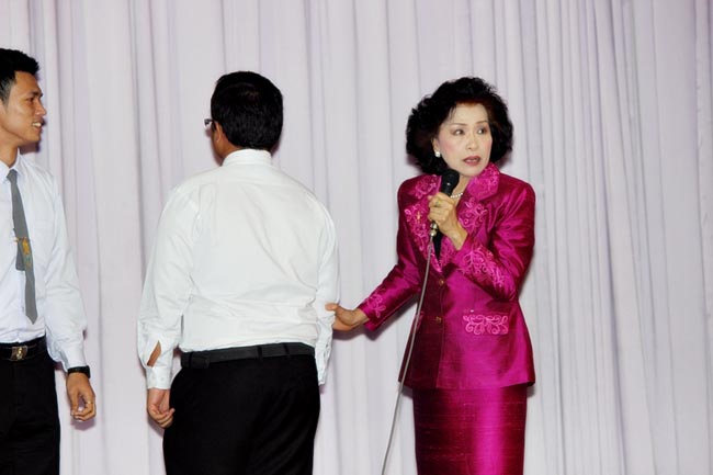 โครงการพัฒนาบุคลิกภาพของการเป็นครูวันเสาร์ที่ 26 มกราคม 2556 ณ หอประชุมปาริชาต มหาวิทยาลัยทักษิณ โดย รศ.มัณฑรา ธรรมบุศย์ : วิทยากร ภาพที่ 90