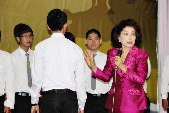 โครงการพัฒนาบุคลิกภาพของการเป็นครูวันเสาร์ที่ 26 มกราคม 2556 ณ หอประชุมปาริชาต มหาวิทยาลัยทักษิณ โดย รศ.มัณฑรา ธรรมบุศย์ : วิทยากร ภาพที่ 102