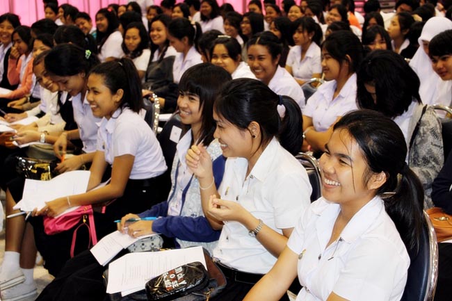 โครงการพัฒนาบุคลิกภาพของการเป็นครูวันเสาร์ที่ 26 มกราคม 2556 ณ หอประชุมปาริชาต มหาวิทยาลัยทักษิณ โดย รศ.มัณฑรา ธรรมบุศย์ : วิทยากร ภาพที่ 104
