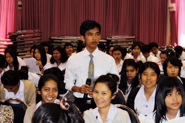 โครงการพัฒนาบุคลิกภาพของการเป็นครูวันเสาร์ที่ 26 มกราคม 2556 ณ หอประชุมปาริชาต มหาวิทยาลัยทักษิณ โดย รศ.มัณฑรา ธรรมบุศย์ : วิทยากร ภาพที่ 111