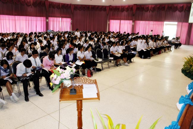 โครงการพัฒนาบุคลิกภาพของการเป็นครูวันเสาร์ที่ 26 มกราคม 2556 ณ หอประชุมปาริชาต มหาวิทยาลัยทักษิณ โดย รศ.มัณฑรา ธรรมบุศย์ : วิทยากร ภาพที่ 112