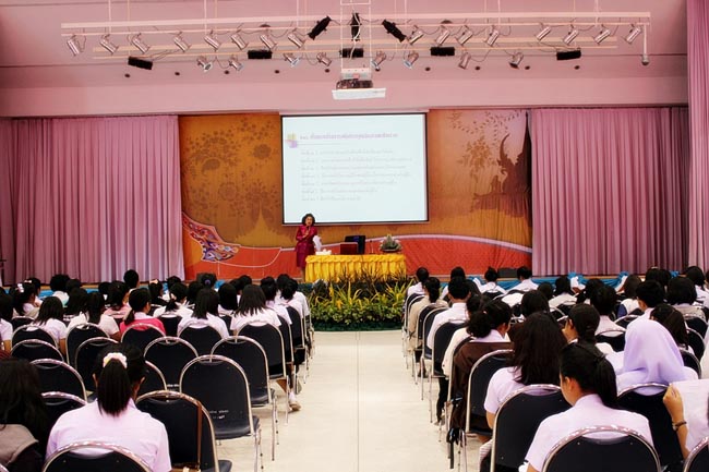 โครงการพัฒนาบุคลิกภาพของการเป็นครูวันเสาร์ที่ 26 มกราคม 2556 ณ หอประชุมปาริชาต มหาวิทยาลัยทักษิณ โดย รศ.มัณฑรา ธรรมบุศย์ : วิทยากร ภาพที่ 120