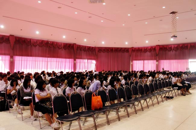 โครงการพัฒนาบุคลิกภาพของการเป็นครูวันเสาร์ที่ 26 มกราคม 2556 ณ หอประชุมปาริชาต มหาวิทยาลัยทักษิณ โดย รศ.มัณฑรา ธรรมบุศย์ : วิทยากร ภาพที่ 125