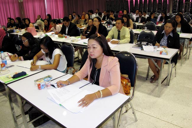โครงการสัมมนาวิชาการ เรื่อง "การบูรณาการกระบวนทัศน์ทางปรัชญาการศึกษา แนวคิดและการวิพากษ์จิตวิทยา สังคมวิทยาและเศรษฐศาสตร์ที่สำคัญต่อการพัฒนาคุณภาพการศึกษาอย่างยั่งยืน" วันอาทิตย์ที่ 10 กุมภาพันธ์ 2556 ณ หอประชุมปาริชาต มหาวิทยาลัยทักษิณ วิทยาเขตสงขลา เวลา 08.00 – 13.00 น. วิทยากรโดย...พันเอก ดร.นเรศน์ วงศ์สุวรรณ ภาพที่ 21