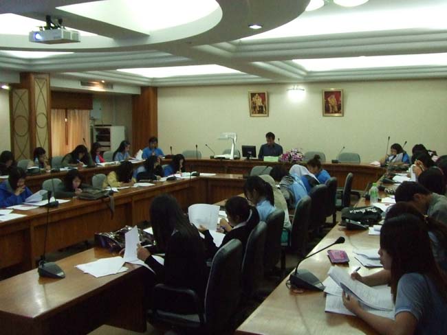 โครงการพัฒนาทักษะภาษาอังกฤษเพื่อการสื่อสาร สำหรับนิสิต กศ.บ.วิทยาศาสตร์และคณิตศาสตร์ ชั้นปีที่ 3 ระหว่างวันที่ 13 มกราคม - 30 มีนาคม ณ ห้องประชุมอาคารเรียน 3 มหาวิทยาลัยทักษิณ วิทยาเขตสงขลา ภาพที่ 2