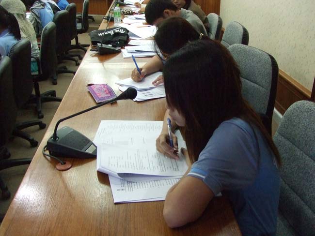 โครงการพัฒนาทักษะภาษาอังกฤษเพื่อการสื่อสาร สำหรับนิสิต กศ.บ.วิทยาศาสตร์และคณิตศาสตร์ ชั้นปีที่ 3 ระหว่างวันที่ 13 มกราคม - 30 มีนาคม ณ ห้องประชุมอาคารเรียน 3 มหาวิทยาลัยทักษิณ วิทยาเขตสงขลา ภาพที่ 3