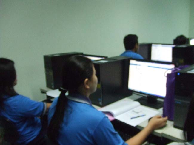 โครงการพัฒนาทักษะภาษาอังกฤษเพื่อการสื่อสาร สำหรับนิสิต กศ.บ.วิทยาศาสตร์และคณิตศาสตร์ ชั้นปีที่ 3 ระหว่างวันที่ 13 มกราคม - 30 มีนาคม ณ ห้องประชุมอาคารเรียน 3 มหาวิทยาลัยทักษิณ วิทยาเขตสงขลา ภาพที่ 22