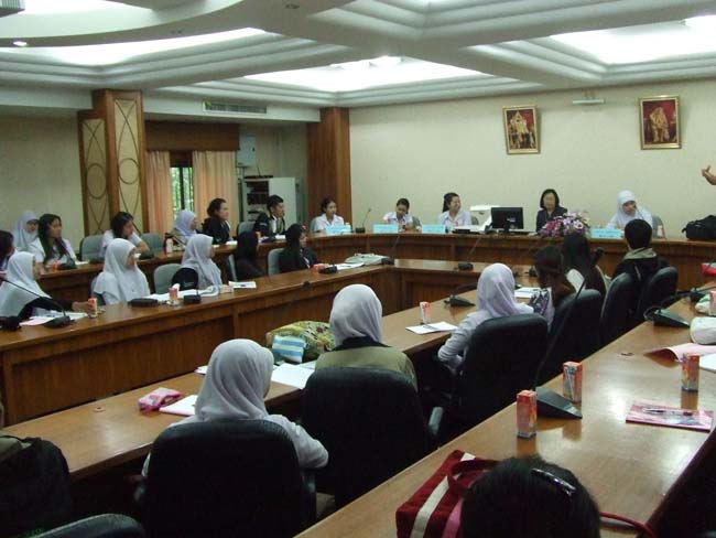 โครงการเรียนรู้ประสบการณ์จากการปฏิบัติการสอนในสถานศึกษา สำหรับนิสิต กศ.บ.วิทยาศาสตร์ -ชีววิทยา ชั้นปีที่ 4 ในวันที่ 23 มกราคม 2556 ณ ห้องประชุมคณะศึกษาศาสตร์ อาคาร 3 คณะศึกษาศาสตร์ มหาวิทยาลัยทักษิณ ภาพที่ 7