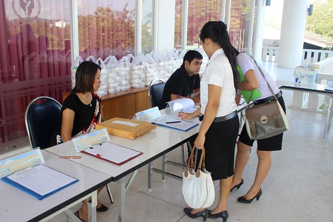 โครงการสัมมนานิสิตหลังปฏิบัติการสอนในสถานศึกษาหลักสูตรการศึกษาบัณฑิต(หลักสูตร 5 ปี) ระหว่างวันที่ 28 ก.พ.-1 มี.ค. 56 หอประชุมปาริชาต, อาคารเรียน 3 ภาพที่ 3