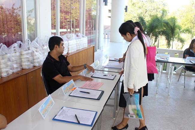 โครงการสัมมนานิสิตหลังปฏิบัติการสอนในสถานศึกษาหลักสูตรการศึกษาบัณฑิต(หลักสูตร 5 ปี) ระหว่างวันที่ 28 ก.พ.-1 มี.ค. 56 หอประชุมปาริชาต, อาคารเรียน 3 ภาพที่ 4