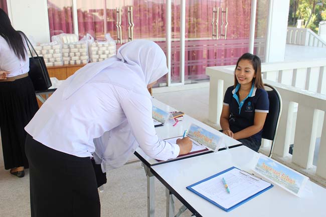 โครงการสัมมนานิสิตหลังปฏิบัติการสอนในสถานศึกษาหลักสูตรการศึกษาบัณฑิต(หลักสูตร 5 ปี) ระหว่างวันที่ 28 ก.พ.-1 มี.ค. 56 หอประชุมปาริชาต, อาคารเรียน 3 ภาพที่ 5