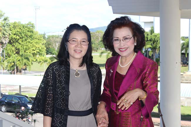 โครงการสัมมนานิสิตหลังปฏิบัติการสอนในสถานศึกษาหลักสูตรการศึกษาบัณฑิต(หลักสูตร 5 ปี) ระหว่างวันที่ 28 ก.พ.-1 มี.ค. 56 หอประชุมปาริชาต, อาคารเรียน 3 ภาพที่ 11