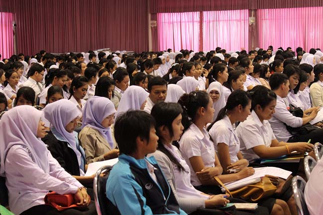 โครงการสัมมนานิสิตหลังปฏิบัติการสอนในสถานศึกษาหลักสูตรการศึกษาบัณฑิต(หลักสูตร 5 ปี) ระหว่างวันที่ 28 ก.พ.-1 มี.ค. 56 หอประชุมปาริชาต, อาคารเรียน 3 ภาพที่ 18