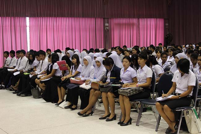 โครงการสัมมนานิสิตหลังปฏิบัติการสอนในสถานศึกษาหลักสูตรการศึกษาบัณฑิต(หลักสูตร 5 ปี) ระหว่างวันที่ 28 ก.พ.-1 มี.ค. 56 หอประชุมปาริชาต, อาคารเรียน 3 ภาพที่ 39