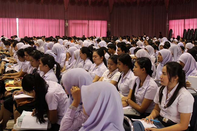 โครงการสัมมนานิสิตหลังปฏิบัติการสอนในสถานศึกษาหลักสูตรการศึกษาบัณฑิต(หลักสูตร 5 ปี) ระหว่างวันที่ 28 ก.พ.-1 มี.ค. 56 หอประชุมปาริชาต, อาคารเรียน 3 ภาพที่ 42