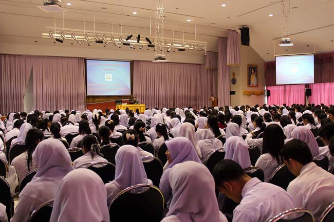 โครงการสัมมนานิสิตหลังปฏิบัติการสอนในสถานศึกษาหลักสูตรการศึกษาบัณฑิต(หลักสูตร 5 ปี) ระหว่างวันที่ 28 ก.พ.-1 มี.ค. 56 หอประชุมปาริชาต, อาคารเรียน 3 ภาพที่ 52