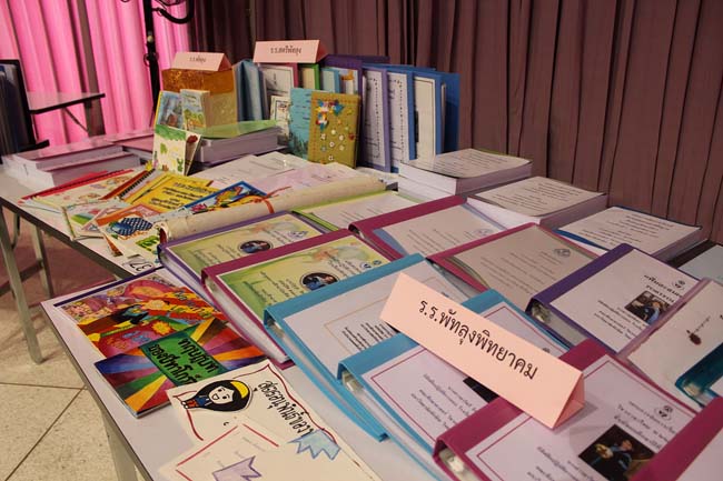 โครงการสัมมนานิสิตหลังปฏิบัติการสอนในสถานศึกษาหลักสูตรการศึกษาบัณฑิต(หลักสูตร 5 ปี) ระหว่างวันที่ 28 ก.พ.-1 มี.ค. 56 หอประชุมปาริชาต, อาคารเรียน 3 ภาพที่ 61