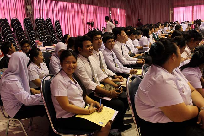 โครงการสัมมนานิสิตหลังปฏิบัติการสอนในสถานศึกษาหลักสูตรการศึกษาบัณฑิต(หลักสูตร 5 ปี) ระหว่างวันที่ 28 ก.พ.-1 มี.ค. 56 หอประชุมปาริชาต, อาคารเรียน 3 ภาพที่ 63
