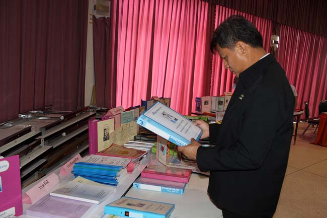โครงการสัมมนานิสิตหลังปฏิบัติการสอนในสถานศึกษาหลักสูตรการศึกษาบัณฑิต(หลักสูตร 5 ปี) ระหว่างวันที่ 28 ก.พ.-1 มี.ค. 56 หอประชุมปาริชาต, อาคารเรียน 3 ภาพที่ 74