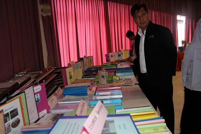 โครงการสัมมนานิสิตหลังปฏิบัติการสอนในสถานศึกษาหลักสูตรการศึกษาบัณฑิต(หลักสูตร 5 ปี) ระหว่างวันที่ 28 ก.พ.-1 มี.ค. 56 หอประชุมปาริชาต, อาคารเรียน 3 ภาพที่ 75