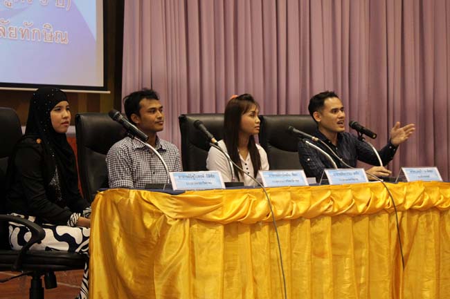โครงการสัมมนานิสิตหลังปฏิบัติการสอนในสถานศึกษาหลักสูตรการศึกษาบัณฑิต(หลักสูตร 5 ปี) ระหว่างวันที่ 28 ก.พ.-1 มี.ค. 56 หอประชุมปาริชาต, อาคารเรียน 3 ภาพที่ 77