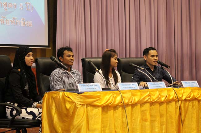 โครงการสัมมนานิสิตหลังปฏิบัติการสอนในสถานศึกษาหลักสูตรการศึกษาบัณฑิต(หลักสูตร 5 ปี) ระหว่างวันที่ 28 ก.พ.-1 มี.ค. 56 หอประชุมปาริชาต, อาคารเรียน 3 ภาพที่ 78