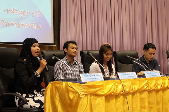 โครงการสัมมนานิสิตหลังปฏิบัติการสอนในสถานศึกษาหลักสูตรการศึกษาบัณฑิต(หลักสูตร 5 ปี) ระหว่างวันที่ 28 ก.พ.-1 มี.ค. 56 หอประชุมปาริชาต, อาคารเรียน 3 ภาพที่ 84