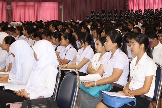 โครงการเตรียมความพร้อมและปฐมนิเทศนิสิตก่อนปฏิบัติการสอนในสถานศึกษา ประจำปีการศึกษา 2556 9-10 พฤษภาคม 2556 ณ หอประชุมปาริชาต มหาวิทยาลัยทักษิณ ภาพที่ 7