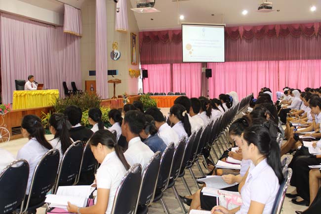 โครงการเตรียมความพร้อมและปฐมนิเทศนิสิตก่อนปฏิบัติการสอนในสถานศึกษา ประจำปีการศึกษา 2556 9-10 พฤษภาคม 2556 ณ หอประชุมปาริชาต มหาวิทยาลัยทักษิณ ภาพที่ 8