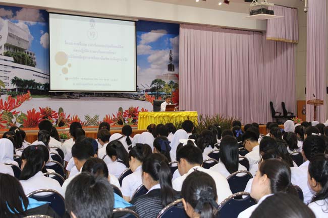 โครงการเตรียมความพร้อมและปฐมนิเทศนิสิตก่อนปฏิบัติการสอนในสถานศึกษา ประจำปีการศึกษา 2556 9-10 พฤษภาคม 2556 ณ หอประชุมปาริชาต มหาวิทยาลัยทักษิณ ภาพที่ 11