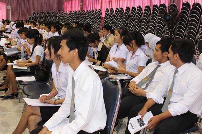 โครงการเตรียมความพร้อมและปฐมนิเทศนิสิตก่อนปฏิบัติการสอนในสถานศึกษา ประจำปีการศึกษา 2556 9-10 พฤษภาคม 2556 ณ หอประชุมปาริชาต มหาวิทยาลัยทักษิณ ภาพที่ 13